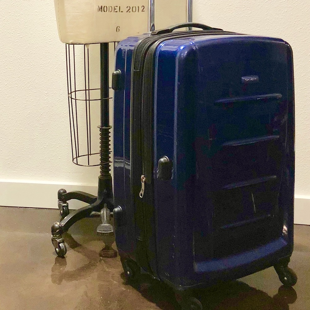 Samsonite four wheel suitcase